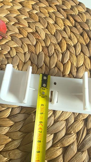 Soporte plástico para escobas/fregonas