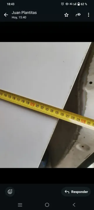 Mesa de comedor blanca de madera