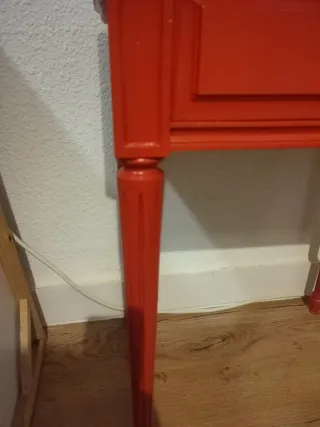 Mesita auxiliar antigua de madera