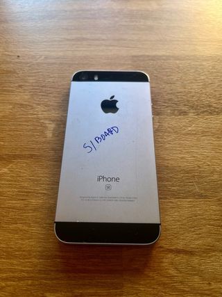 Caixa com artigos de eletrónica