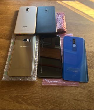 Caixa com artigos de eletrónica