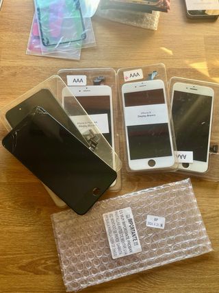 Caixa com artigos de eletrónica