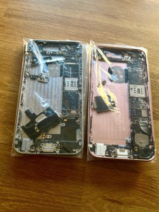 Caixa com artigos de eletrónica