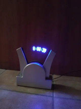 Reloj LED Mensaje Holográfico