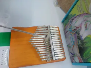 Kalimba 17 Tasti giallo "pianoforte da pollice"