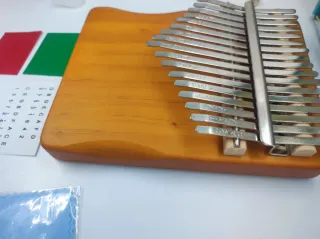 Kalimba 17 Tasti giallo "pianoforte da pollice"