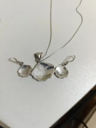 Conjunto Plata Nácar: Collar y Pendientes