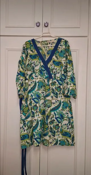Vestido estampado floral azul y verde