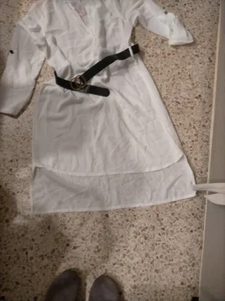 Vestido blanco con cinturón