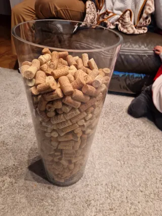 Adorno de cristal con corchos