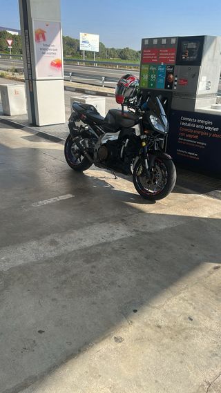 Aprilia Tuono V2