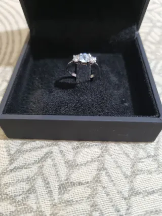 Anillo Oro Blanco con aguamarina y diamantes