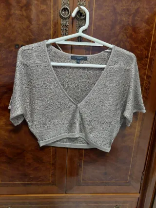 Rebeca corta lentejuelas camel marca studio classi