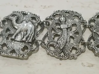 Pulsera plateada labrada