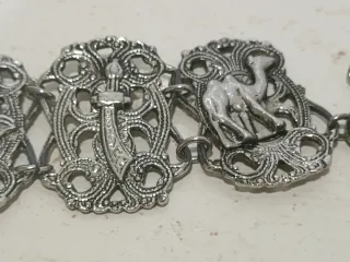 Pulsera plateada labrada