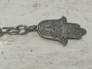 Pulsera plateada labrada