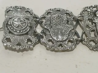 Pulsera plateada labrada