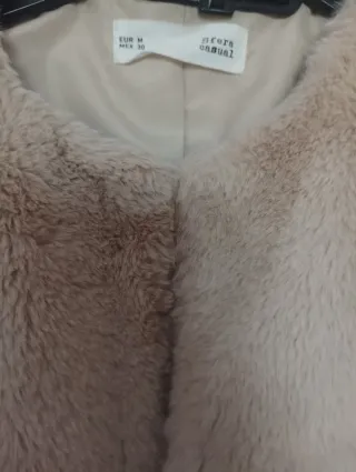 Chaqueta corta pelo beige