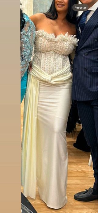 Vestido de fiesta plateado brillante