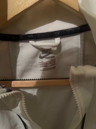 Chaqueta deportiva Nike mujer blanca