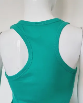 Camiseta verde cuello redondo