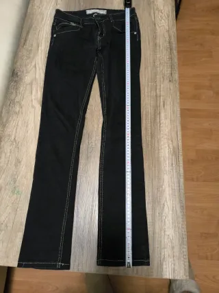 Pantalón negro Jenifer Talla L da menos talla