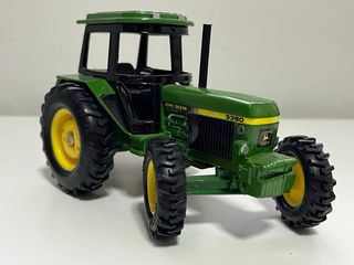 Tractor JOHN DEERE 3350 Ertl Britains 1/32