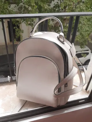 Mochila juvenil de cuero sin estrenar