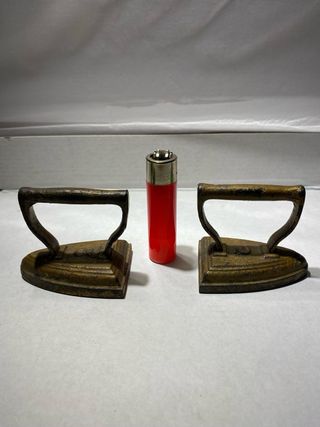 Antigua plancha de hierro decorativas