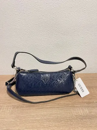 Bolso Guess Azul con Cadena Plateada