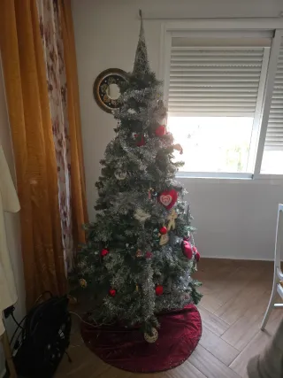 Árbol de Navidad verde y plateado