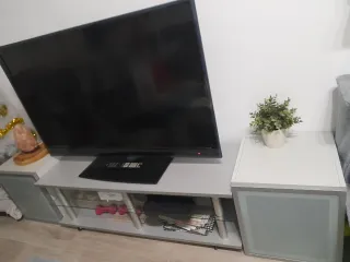 Mueble TV moderno gris y cristal