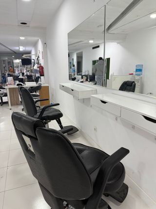 Alquilo sitio para barbero /peluquero