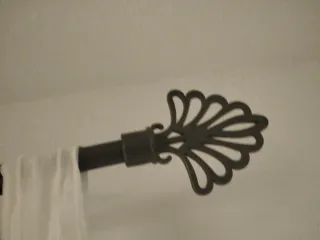 Barra de cortina decorativa gris