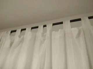 Barra de cortina decorativa gris