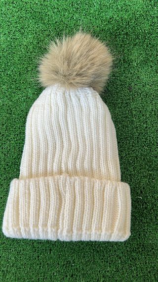 Gorro UGG de Lana Blanco con Pompón