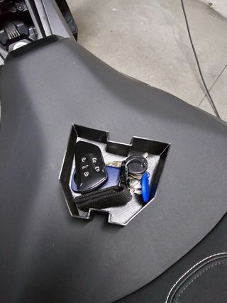 Caja bajo asiento Honda ADV 350