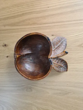 Porta oggetti in legno a forma di mela