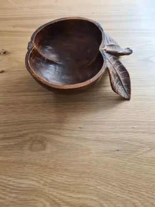 Porta oggetti in legno a forma di mela