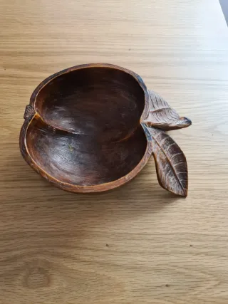 Porta oggetti in legno a forma di mela