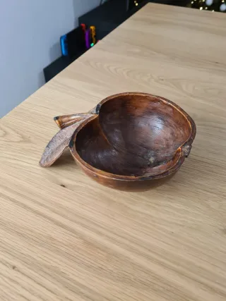 Porta oggetti in legno a forma di mela