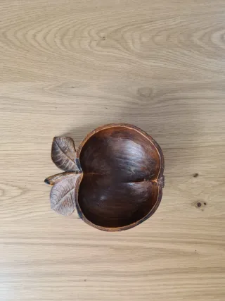 Porta oggetti in legno a forma di mela