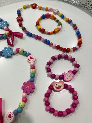 Collares y pulseras infantiles de madera Claire’s