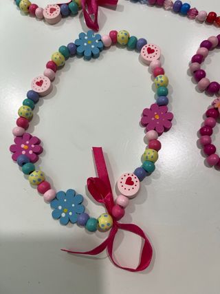 Collares y pulseras infantiles de madera Claire’s
