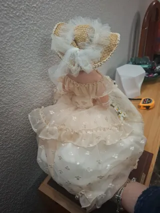 Muñeca antigua de colección estilo S. XIX