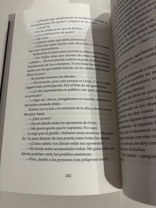 Libro Una corona de sombras de Tricia Levenseller