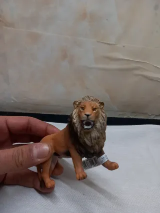 Leone giocattolo
