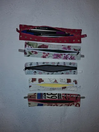 Lote de 5 lapiceros, muy prácticos.  Son pequeños.