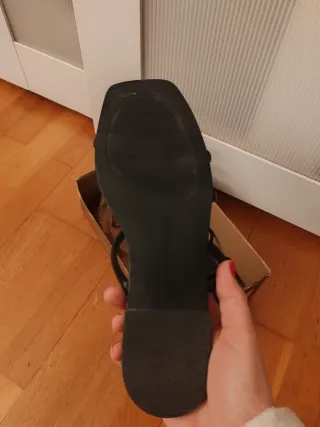 Sandalias negras Stradivarius