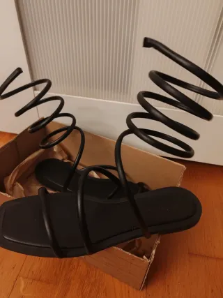 Sandalias negras Stradivarius